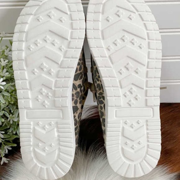 New Gypsy Jazz FLO Tan Leopard With Floral Embroidery Slip On Sneakers - Picture 3 of 5